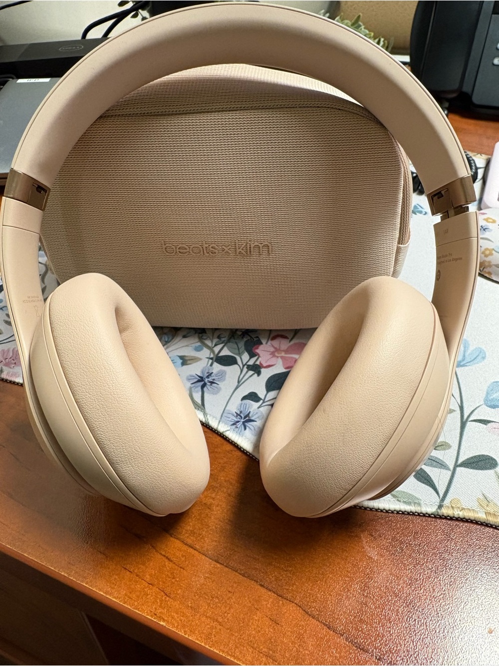 Beats Studio pro X Kim kardashian in color moon with case and charger